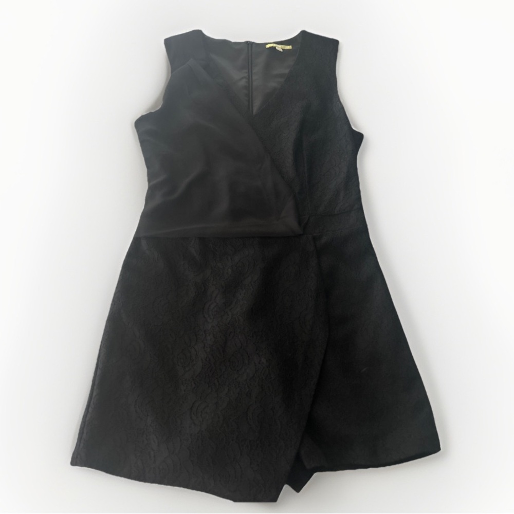 Gianni Bini Women's Black Lace Lined Sleevless Romper,‎ Size Small EUC